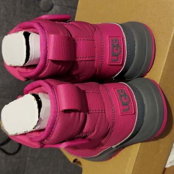 UGG Kids Taney Weather (Toddler/Little Kid) (Raspberry Sorbet/Grey) Girl's Shoes - Picture 7 of 8